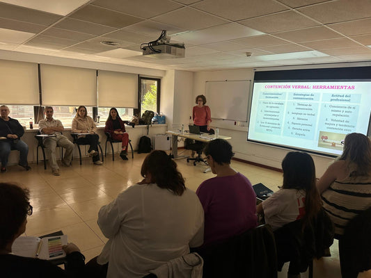 Desescalada verbal en centros de protección de menores: intervención en crisis, comunicación profesional y seguridad en contextos de alta vulnerabilidad